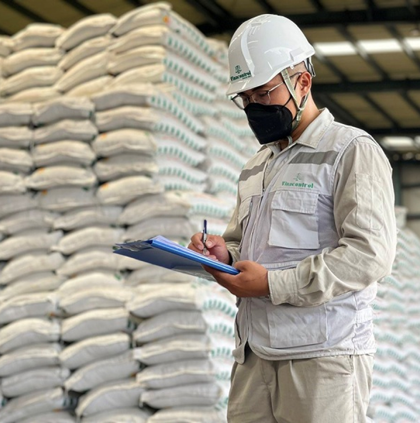 Nhân viên Vinacontrol