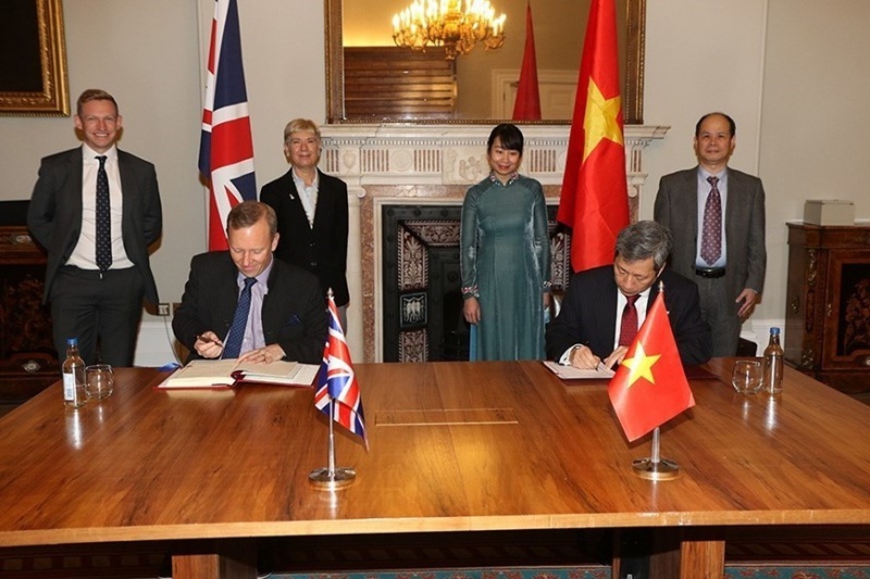 5355_vietnam-uk-sign-fta1_800 5355_vietnam-uk-sign-fta1_800