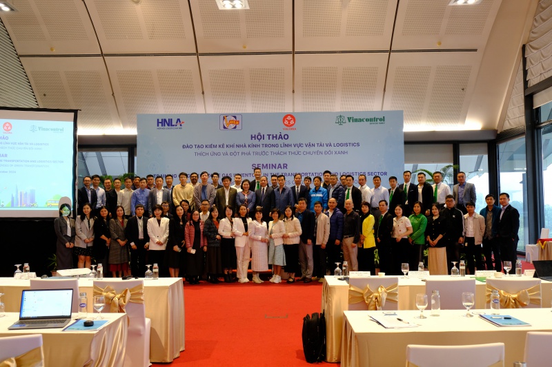 tap_the_khach_moi_tham_du_800